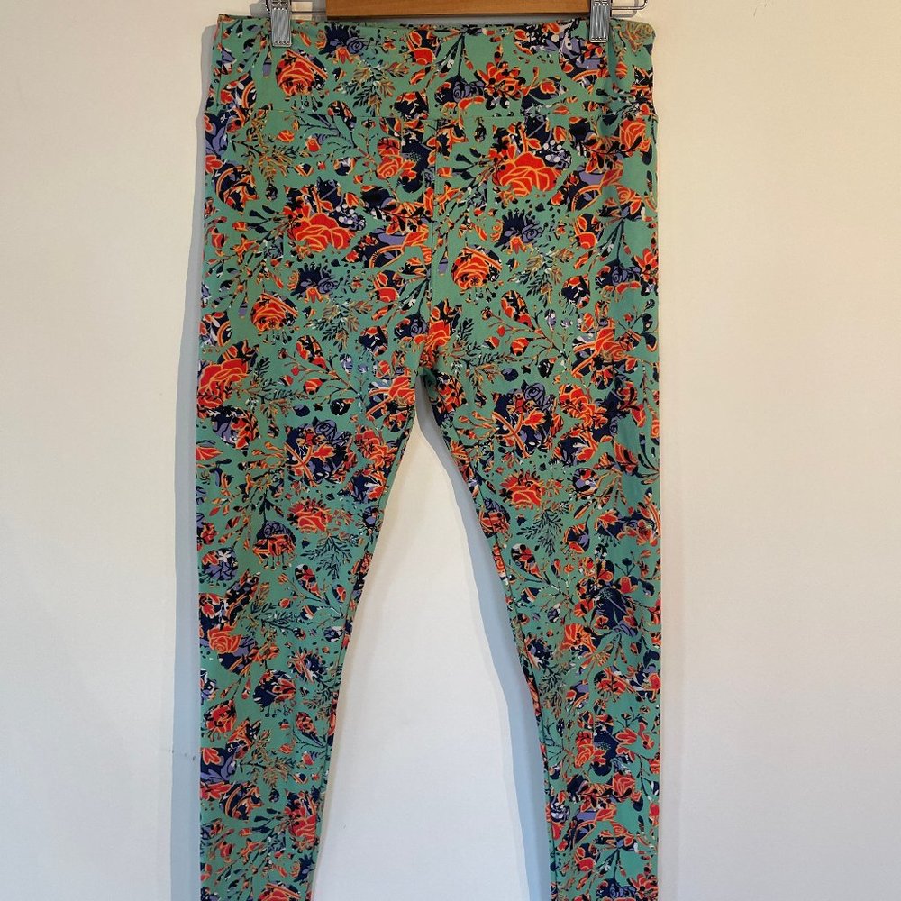 20% off 3+ items Cute aqua floral leggings in Tall & Curvy. NEVER WORN!